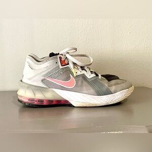 Nike LeBron 18 Low Bugs vs Marvin Space Jam Shoes Youth Sz 7 White Black Trainer